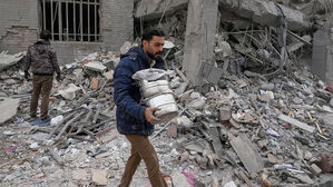 "며칠 내 정권 무너질 줄 알았는데&hellip;2주째 폭발음에 잠 깬다"