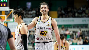 프로농구 선두 LG, 4위 DB 격파&hellip;'파라오' 마레이 28점