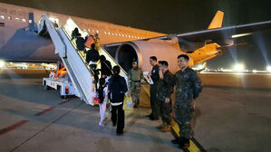 "대한민국 영토" 기내방송에 박수&hellip;작전명 '사막의 빛'