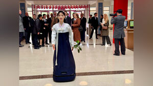 북한 투표장에 한복 입은 로봇&hellip;이번에도 찬성&middot;반대 '따로'