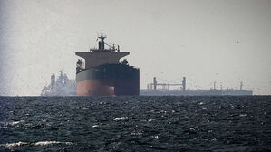 '공포의 바닷길' 뚫었다&hellip;"무사히 통과" 유가 진정될까