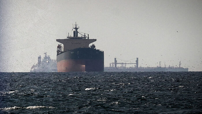 '공포의 바닷길' 뚫었다&hellip;"무사히 통과" 유가 진정될까