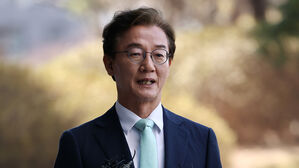 '통일교 금품' 전재수 18시간 조사&hellip;"모든 의혹 소상히 설명"