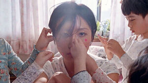 화사, 6개월 만에 신곡 '소 큐트' 발매