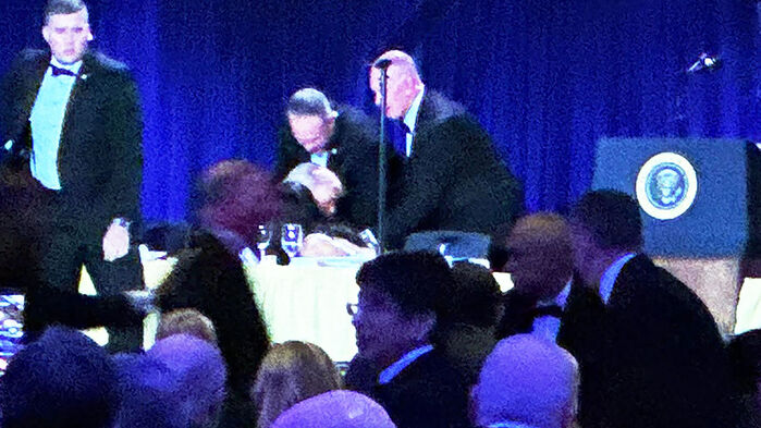 백악관 기자단 만찬장서 총격&hellip;트럼프 피신&middot;총격범 체포