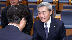신현송 한은 총재 '열공 모드'&hellip;외부 일정 자제하고 업무보고&middot;티타임
