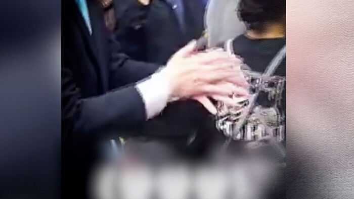 악수 후 손 비비자 "유권자 벌레 취급"&hellip;하정우 해명