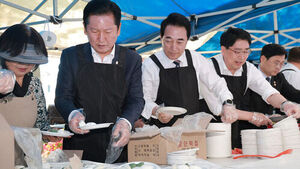 정청래, 휴일된 노동절에 민생 광폭 행보&hellip;경기&middot;충청서 표심 공략