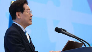 이 대통령, '보이스피싱 피해 감소'에 "공직자 헌신 덕분"