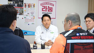 오세훈, 노동절에 '배달 라이더' 챙기고 '삼성 노조' 때리기