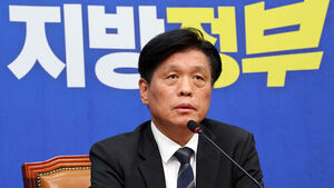 '컨설팅'&middot;'오빠' 잇단 말실수에&hellip;민주당 "긴장의 끈 놓지 말아야"