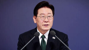 이 대통령 "선생님들이 교육 전념할 수 있는 환경 위해 최선"