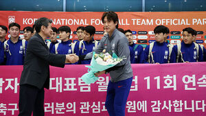 정몽규 축구협회장, 월드컵 16강 가면 대표팀에 20억 기부