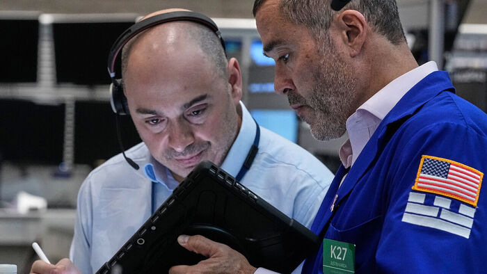Wall Street Plummets on Middle East Tensions, AI Sell-Off; Nasdaq Drops 2%