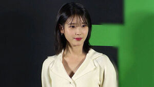 아이유에 "시위하는데 선결제 좀"&hellip;쏟아진 댓글