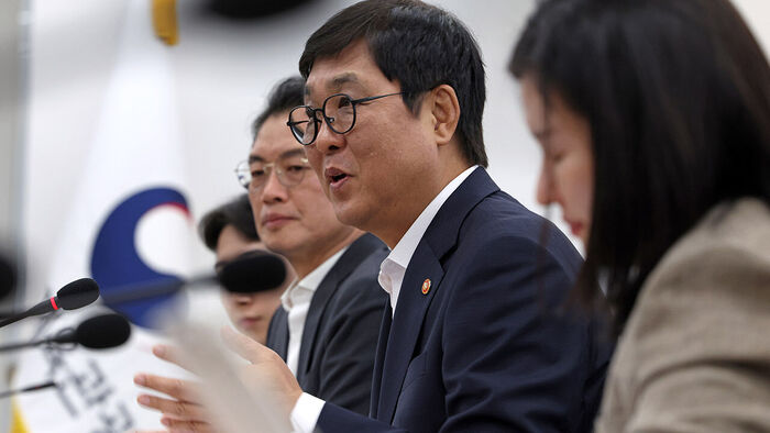 Culture Minister Choi Hwi-young: "Support for 'Signature' Theater Works to Be Focused in Next Year's Budget"