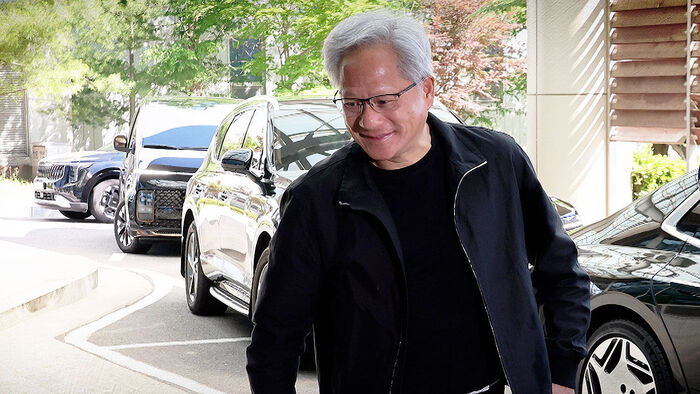 Jensen Huang Departs After 'AI Alliance' Talks... "Securing Core Technology Is Crucial"
