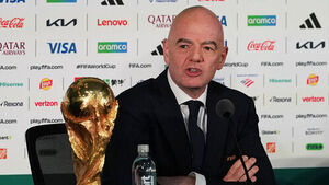 "인판티노, FIFA 회장으로 부적절"&hellip;영국 총리, 국가 정상으론 첫 직격