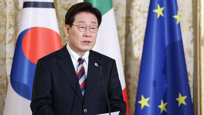 President Lee Orders Strict Investigation into "Illegal Acts" by Protesters Blocking Access at Jamsil Counting Center