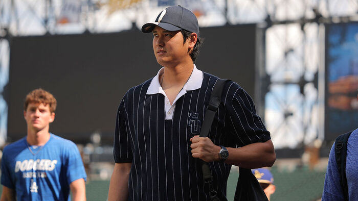 Ohtani Sits Out Against White Sox Due to Knee Pain, "Not Serious"