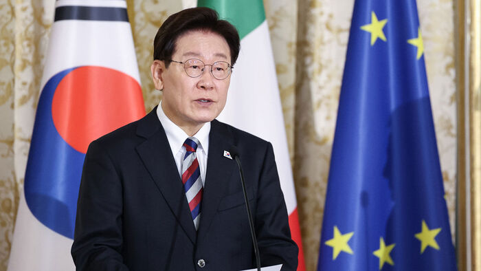 President Lee to Hold Virtual Meeting Tonight During Europe Tour to Discuss 'Ballot Shortage'