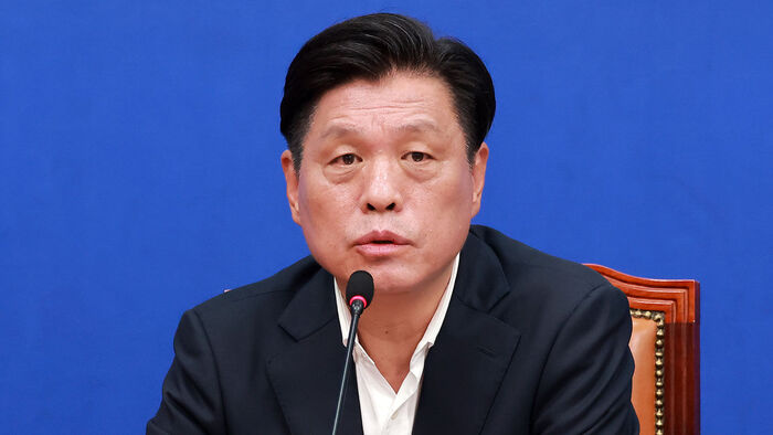 Cho Seung-rae Rejects Claims That Lee's 'Ruling Party Responsibility' Post Targets Leadership