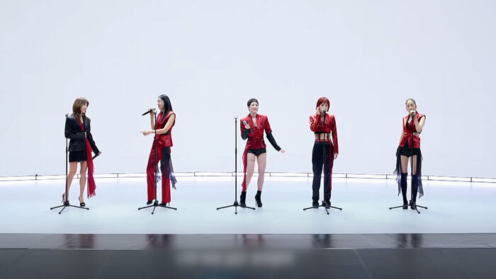 Jewelry Reunites for Live Performance After 20 Years; Members Moved to Tears