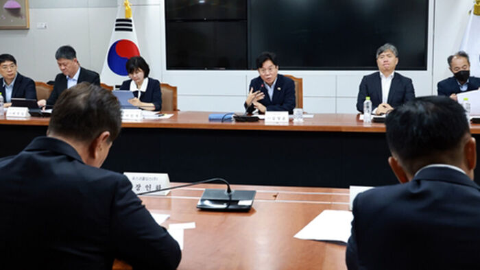 Labor Minister Meets POSCO Executives Over Repeated Accidents: "Increase Safety Investment"