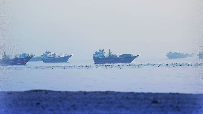 24 Ships 'Stranded in Hormuz' Prepare for Departure Amid 'Hope and Tension'