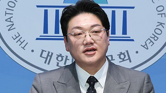 Lee Hwa-young's Former Attorney Seol Ju-wan Says 'No Trace of Salmon or Drinking Party in Prosecutor's Office'