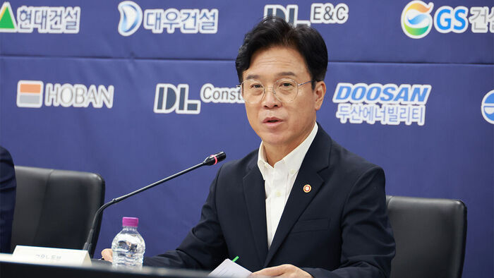 Labor Minister Urges Small Business Owners to Comply with Working Conditions, Introduces Labor Support Programs