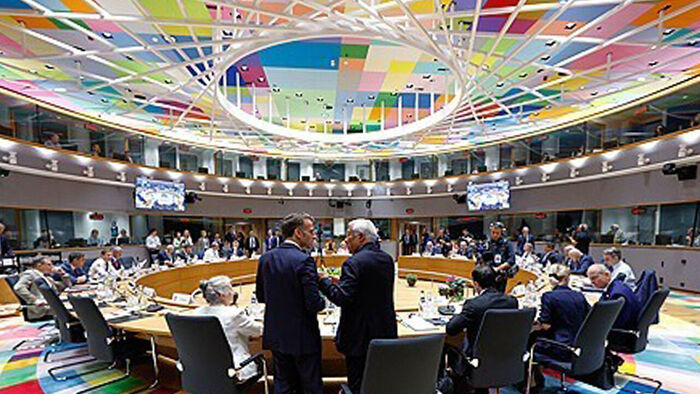 Europe Divided Over Russia Contacts: Germany, France 'Infuriated' by EU's Secret Communication
