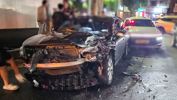 Drunk Driver Crashes Into Oncoming Traffic With Two Daughters in Car