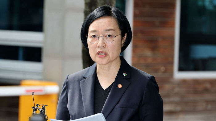 Minister Han Sung-sook Apologizes for Data Leak in Government Startup Project; Victims Remain Anxious
