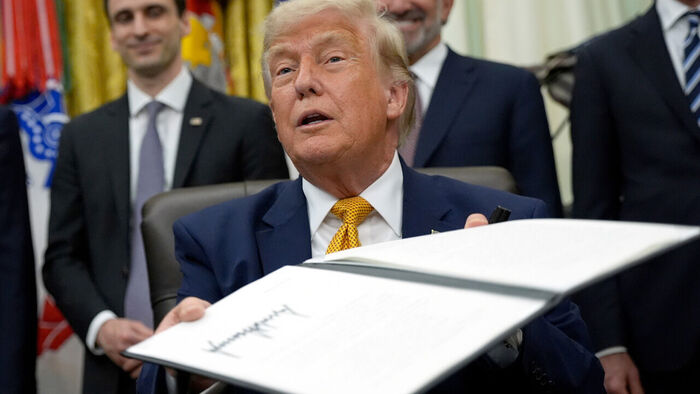 Trump Signs Executive Orders to Accelerate Practical Use of Quantum Computing