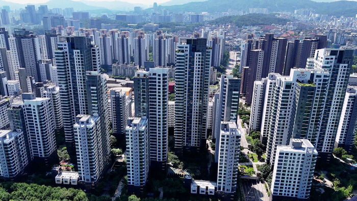 Expectations for Rising Home Prices and Wages Grow Amid Semiconductor Bonuses and Stock Gains