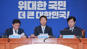 더불어민주당 한병도 대표 직무대행 겸 원내대표가 10일 국회에서 열린 최고위원회의에 참석해 발언하고 있다. (사진=연합뉴스)