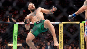 '5년 만의 UFC 복귀전' 맥그리거, 무릎 부상으로 허무한 퇴장