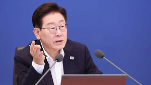 이 대통령 "초고가 주택 보유 부담 강화?"&hellip;국무회의서 실시간 여론조사