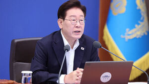 이 대통령 "잠재성장률 3%&middot;무역 4강&middot;국민소득 5만 불 도약 원년"