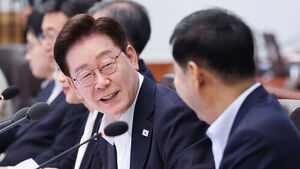 이 대통령 "우리나라 유통에 구조적 문제 꽤 있어&hellip;근본적 개혁"