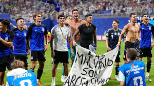 영국 "FIFA, 아르헨 선수들 '포클랜드 우리 땅' 자축 조사해야"
