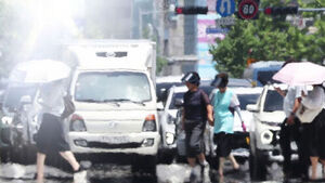 [날씨] 당분간 열대야&middot;폭염 계속&hellip;서울 체감온도 '34도'