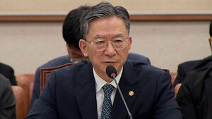 "새 술은 새 부대에" 또 사의&hellip; 청와대는 "사실 아냐"