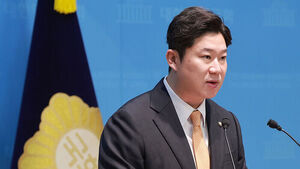 국민의힘 진종오 의원이 29일 국회 소통관에서 한국 축구 대표팀의 월드컵 성적과 관련해 대한축구협회 수뇌부 전원 사퇴와 홍명보 감독 선임 과정 등에 대한 진상규명을 촉구하고 있다.
