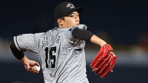 KBO, '이물질 퇴장' 김기중 징계 철회&hellip;글러브 접착제로 확인