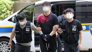 물엿 뿌리고 래커칠&hellip;전국 각지서 10차례 보복 대행 벌인 일당