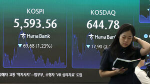 '연이틀 급락' 코스피, 또 하락 마감&hellip;1%대 내린 5,593