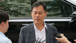 '관저 이전 의혹' 윤한홍 9시간여 특검 소환 조사&hellip;혐의 부인