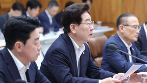 청와대 "광주 군공항, 2028년 분산배치&hellip;미 측과도 잘 협의할 예정"